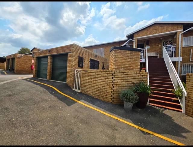 3 BEDROOM TOWNHOUSE FOR SALE IN BIRCHLEIGH